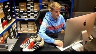 限定スパイクを販売する17歳青年 元リヴァプールFWが98年怪物モデルを100万円で購入