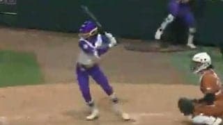 「信じられない一打」「どうやったの？」　究極の“走り打ち”本塁打に米驚愕