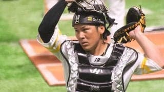 「ただ抑えるだけじゃなく…」　鷹・甲斐が語った捕手がオープン戦で行う準備とは？