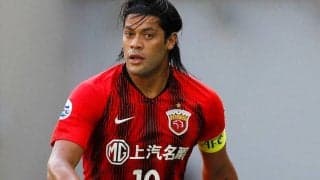 寄せてきた相手DFを“2.81m”突き飛ばす！フッキが母国復帰戦で見せた衝撃のボールキープに現地も驚愕