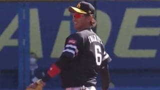 「これがアウトになるのか」「肩強すぎ！」　敵地もどよめいた鷹・今宮の守備範囲