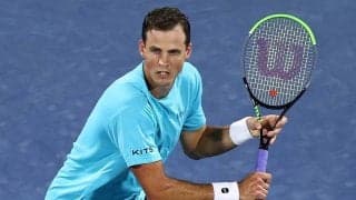 大慌てのカナダ選手、ボールに翻弄された“連続空振り”に海外同情「爆笑」「あらら」