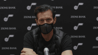 クイン・スナイダーHC（ジャズ）、コロナ禍の苦難を語る - 「ジムの空気を吸う（smell the gym）」ことができない