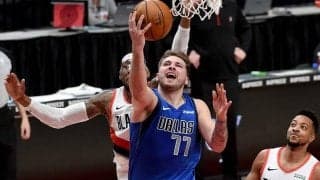 【NBA】背中に目がある!?　真後ろへのノールックパスに米喝采「クレイジー」「史上最高のパス」