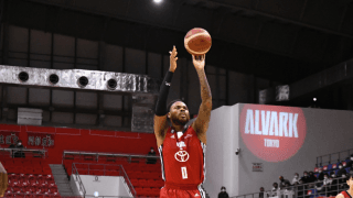 A東京がホームで京都に勝利、トーマスが7試合連続の20点超え