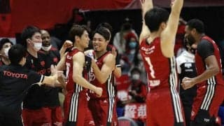 軽快なパス回しからフリーを作り出し、チームオフェンスが機能したアルバルク東京が京都ハンナリーズに快勝