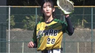 長身モデルの「脚長いし柔らかいなぁ」　野球女子・椿梨央さんのストレッチに注目