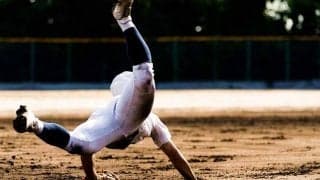 完全に空を飛んでいる“鳥人キャッチ”　身体能力が凄すぎる大学生が「驚異的」