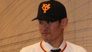 巨人・井納翔一が「進撃の宇宙人」に“変身”　アイディア弾けるキャップが話題