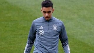 バロテッリ以来の“逸材”現る！？ドイツ代表初招集の17歳、ビブスを着るのに一苦労