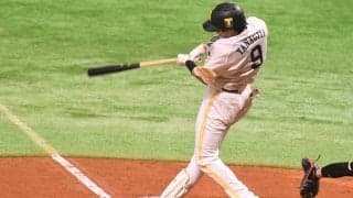 鷹・柳田、2021年初ホームラン！　詰まっても右中間スタンドへ叩き込む