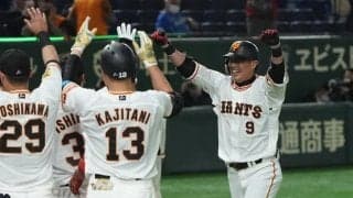 巨人・亀井が史上初の開幕戦代打サヨナラ弾　「めっちゃうれしいです、ハハハ」