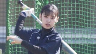 19歳“令和の野球女子”の「構えとフォームが美しい」　美女5人のフリー打撃が白熱