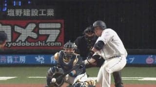 「ド級の変態打ち」　オリ能見も仰天？　西武山川の“地面スレスレ”攻略打法