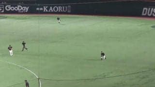 鷹・柳田、痛烈な右前打のはずが…　ロッテの大胆“ギータシフト”で二ゴロに