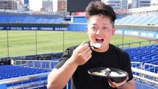 DeNA、青星寮グリーンカレーを販売　ドラ2牧「頑張るぞっと思える美味しさ」