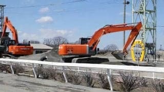 帯広競馬場コースの砂の入れ替え作業を実施