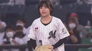 「グラブってこんなデカかったっけ？」　際立つ小顔…森七菜さん始球式直前の姿