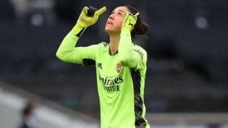 女子の“ノースロンドン・ダービー”でアーセナルGKが驚愕の3連続セーブ！「レノより上手い」