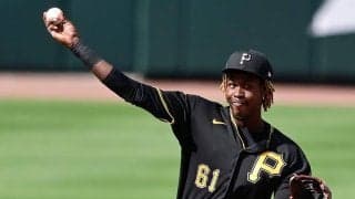 スナップスローで150キロの超絶送球　22歳有望株の“鬼肩”にMLB公式が熱視線