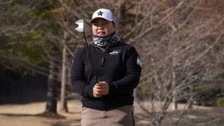 左に引っ掛ける人は吊り気味の構えで！石川怜奈のパッティングスタイル