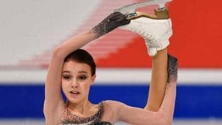 深夜に国歌の大合唱　凱旋シェルバコワらをファン数十人が出迎え「英雄を感動させた」