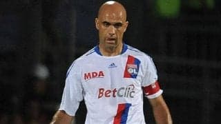 リーグ・アン史に残る衝撃の珍ゴール！GKのパントキックが目の前の相手に当たってゴールイン…！/2005-06【インクレディブル・ゴールズ】