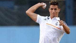 MLB開幕で米メディアが始球式を務めたサッカー選手を紹介！C・ロナウドに“サウスポー”ムバッペも 