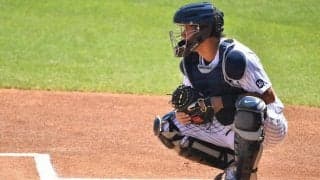 【MLB】地を這うような「正真正銘のロケット」　最短距離で二盗刺した“ドンピシャ鬼肩”