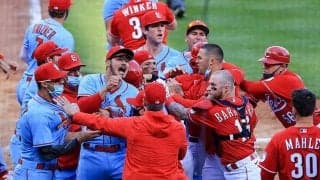 【MLB】禁止のはずの乱闘勃発！　モリーナ激昂、クロスプレー巡り両軍ベンチ入り乱れ