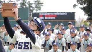 試合前に一発芸、合言葉は「やったるで！」　履正社の背中押した“寄せ書きFAX”