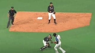 「なんでそんな所に捕手がいるんだよ」　1人で走者2人も捕まえた恐怖の“挟殺男”