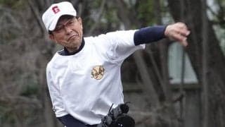 「57歳でこんなに動けるのかよ！」話題の大学野球“オジサン球児”の軽快プレー