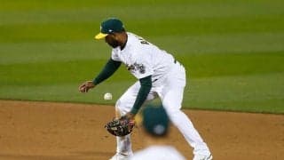 【MLB】「これは酷い」「醜い」　止まらぬ負の連鎖…ミス連発のお粗末守備に球場から悲鳴