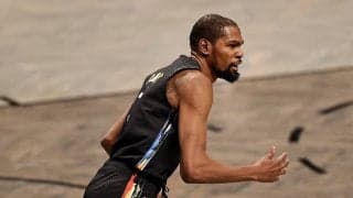 ネッツのケビン・デュラントが2月中旬以来となる復帰戦で百発百中の17得点をマーク