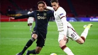 ローマの時間稼ぎに怒ったボールパーソンが思い切り投げつける！選手にはイエローカード