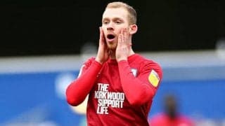 綺麗に味方を削ってしまう…“誤爆”スライディングタックルにファン注目