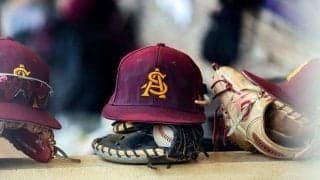 そばにボールがあるのに捕球しない左翼手…　“史上最も奇妙なランニングHR”の悲劇