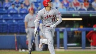 【MLB】大谷翔平、右手一本“完全に泳いだ”3点二塁打に米唖然「片手でフェンス直撃に笑う」