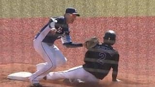 捕球からタッチまで0秒？　西武源田の“神技”が「凄すぎる」「恐ろしく速い」