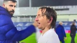 モドリッチが主審に詰め寄るピケをけん制「文句を垂れるのを待ってるんだろ」