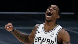 スパーズがマブスとの接戦を制す…デローザンの勝ち越しシュートで連敗脱出に成功