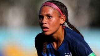 元NBAスターのロッドマンの娘が横山久美と交代でプロデビュー、いきなり決めたゴールが衝撃