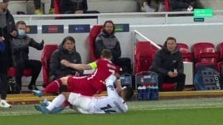 カゼミロの“吹き飛ばす”危険なタックルが話題...リヴァプール陣営は激怒