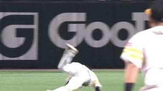 「異常な守備範囲と異常な肩」　鷹・今宮の“大回転ストライク送球”が「凄すぎる」