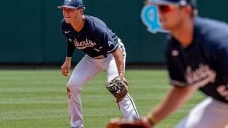 「今まで見た中で1番すごいプレー」横っ飛び→鬼肩送球で完成させた“衝撃の併殺”