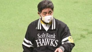 鷹、鮮やか逆転勝利で単独首位！　工藤監督が称えた勝負のポイントは「今宮の四球」