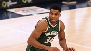 2ケタ差でホークスに勝利したバックス…復帰したヤニス「できる限りチームを助けたい」