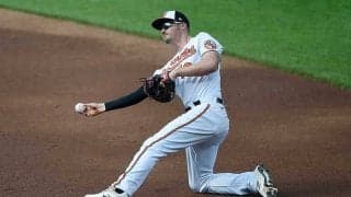 【MLB】送球がミットを“破壊”　美技を台無しにした失策に「責任をグラブが負うべき」