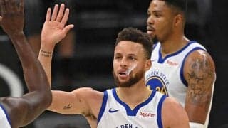 【NBA】なぜ見えている!?　カリーのオシャレ“背面アシスト”に米悶絶「芸術」「エグすぎ」